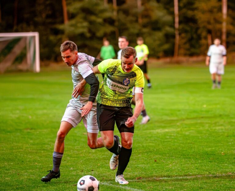 Sechs Tore unter Flutlicht